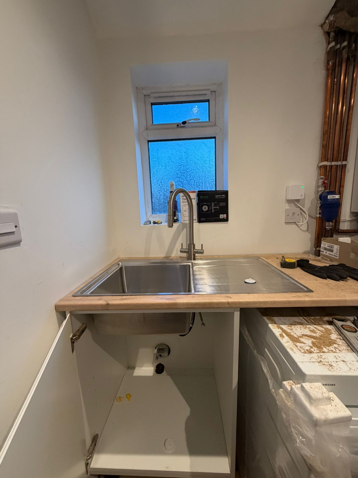 Utility room sink and tap installation with new pipework